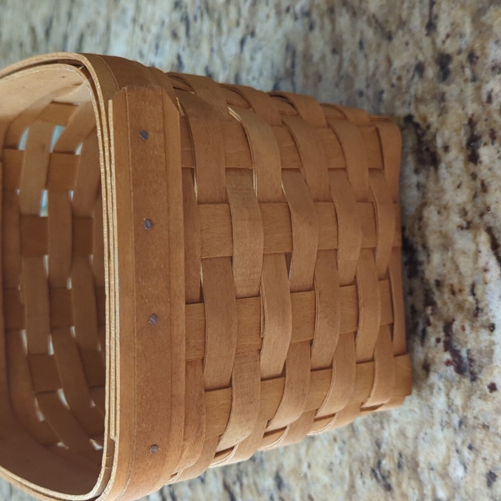 Longaberger Tissue Box With Lid - Picture 5 of 10